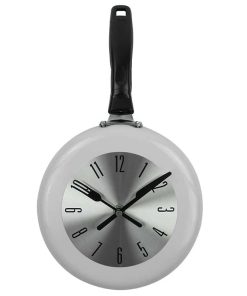 Alternative view of Horloge murale de cuisine rétro, en métal, en forme de casserole
